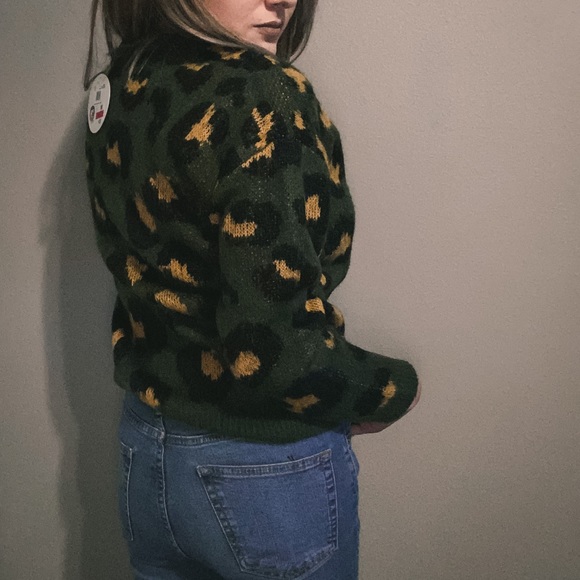 Green Leopard Pull Over Sweater - Picture 3 of 5